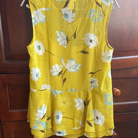 Cabi yellow floral top with liner - Picture 4 of 5